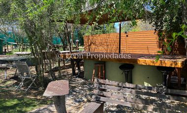 Leon Propiedades vende gran casa con parcela en sector Los Naranjos, Curacaví.