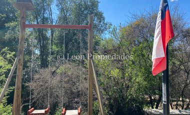 Leon Propiedades vende gran casa con parcela en sector Los Naranjos, Curacaví.