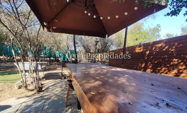 Leon Propiedades vende gran casa con parcela en sector Los Naranjos, Curacaví.