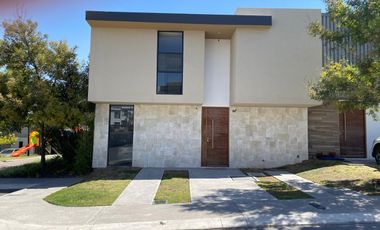 ZIBATA XIM HAI RENTA CASA EN CONDOMINIO CON ALBERCA