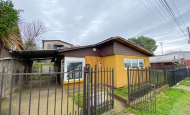 Iluminada y Renovada Casa en Venta 2 dormitorios amplios cocina comedor diario 1 baño calefaccion a pelet aislacion termica ventanas termo panel