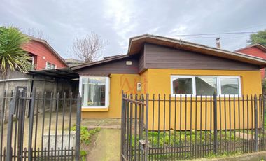 Iluminada y Renovada Casa en Venta 2 dormitorios amplios cocina comedor diario 1 baño calefaccion a pelet aislacion termica ventanas termo panel