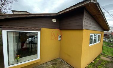 Iluminada y Renovada Casa en Venta 2 dormitorios amplios cocina comedor diario 1 baño calefaccion a pelet aislacion termica ventanas termo panel