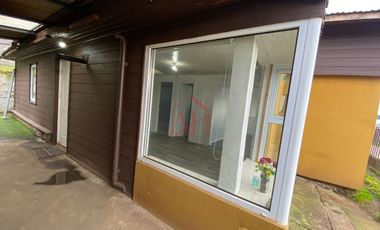 Iluminada y Renovada Casa en Venta 2 dormitorios amplios cocina comedor diario 1 baño calefaccion a pelet aislacion termica ventanas termo panel