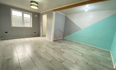 Iluminada y Renovada Casa en Venta 2 dormitorios amplios cocina comedor diario 1 baño calefaccion a pelet aislacion termica ventanas termo panel