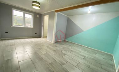 Iluminada y Renovada Casa en Venta 2 dormitorios amplios cocina comedor diario 1 baño calefaccion a pelet aislacion termica ventanas termo panel