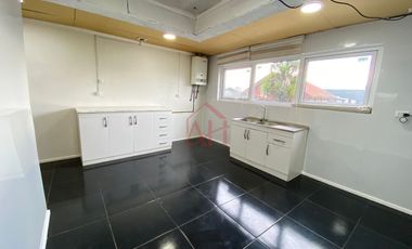 Iluminada y Renovada Casa en Venta 2 dormitorios amplios cocina comedor diario 1 baño calefaccion a pelet aislacion termica ventanas termo panel