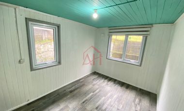 Iluminada y Renovada Casa en Venta 2 dormitorios amplios cocina comedor diario 1 baño calefaccion a pelet aislacion termica ventanas termo panel