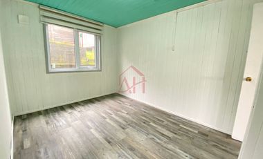 Iluminada y Renovada Casa en Venta 2 dormitorios amplios cocina comedor diario 1 baño calefaccion a pelet aislacion termica ventanas termo panel