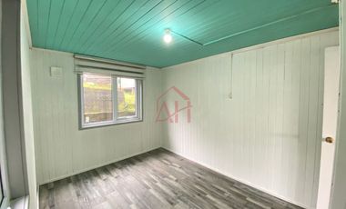 Iluminada y Renovada Casa en Venta 2 dormitorios amplios cocina comedor diario 1 baño calefaccion a pelet aislacion termica ventanas termo panel