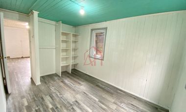 Iluminada y Renovada Casa en Venta 2 dormitorios amplios cocina comedor diario 1 baño calefaccion a pelet aislacion termica ventanas termo panel