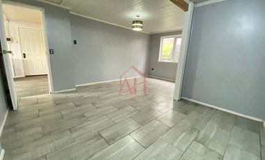 Iluminada y Renovada Casa en Venta 2 dormitorios amplios cocina comedor diario 1 baño calefaccion a pelet aislacion termica ventanas termo panel