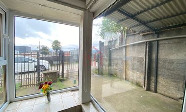 Iluminada y Renovada Casa en Venta 2 dormitorios amplios cocina comedor diario 1 baño calefaccion a pelet aislacion termica ventanas termo panel