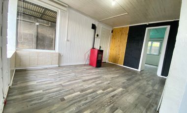 Iluminada y Renovada Casa en Venta 2 dormitorios amplios cocina comedor diario 1 baño calefaccion a pelet aislacion termica ventanas termo panel