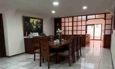 Venta de casa en el Descanso subida a San Cristóbal, tres dormitorios más suite, ático