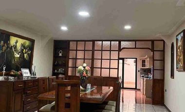 Venta de casa en el Descanso subida a San Cristóbal, tres dormitorios más suite, ático