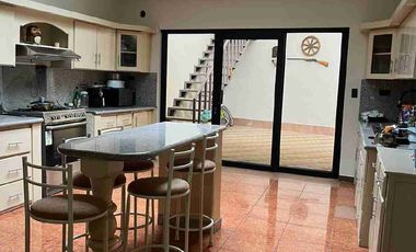 Venta de casa en el Descanso subida a San Cristóbal, tres dormitorios más suite, ático