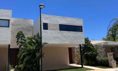 casa  en privada Verna con amenidades vigilancia y seguridad en norte de merida conkal