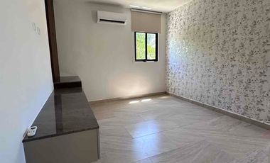 casa  en privada Verna con amenidades vigilancia y seguridad en norte de merida conkal