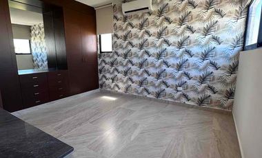 casa  en privada Verna con amenidades vigilancia y seguridad en norte de merida conkal