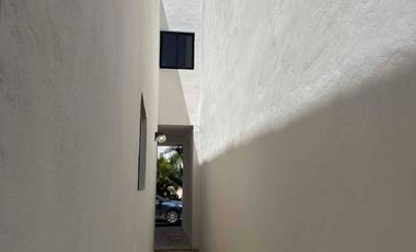 casa  en privada Verna con amenidades vigilancia y seguridad en norte de merida conkal