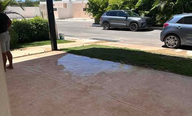 casa  en privada Verna con amenidades vigilancia y seguridad en norte de merida conkal
