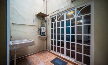 CASA AMPLIA EN VENTA DENTRO DE PRIVADA, EXCELENTE UBICACIÓN.