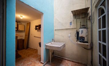 CASA AMPLIA EN VENTA DENTRO DE PRIVADA, EXCELENTE UBICACIÓN.