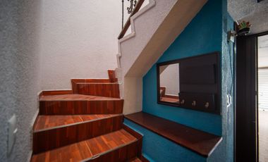 CASA AMPLIA EN VENTA DENTRO DE PRIVADA, EXCELENTE UBICACIÓN.