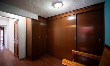 CASA AMPLIA EN VENTA DENTRO DE PRIVADA, EXCELENTE UBICACIÓN.