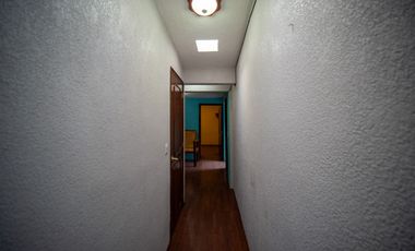 CASA AMPLIA EN VENTA DENTRO DE PRIVADA, EXCELENTE UBICACIÓN.
