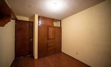 CASA AMPLIA EN VENTA DENTRO DE PRIVADA, EXCELENTE UBICACIÓN.