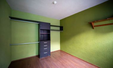 CASA AMPLIA EN VENTA DENTRO DE PRIVADA, EXCELENTE UBICACIÓN.
