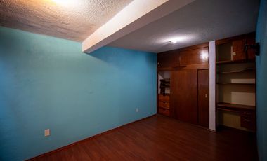 CASA AMPLIA EN VENTA DENTRO DE PRIVADA, EXCELENTE UBICACIÓN.