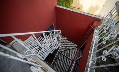 CASA AMPLIA EN VENTA DENTRO DE PRIVADA, EXCELENTE UBICACIÓN.