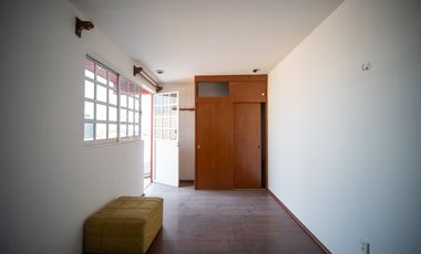 CASA AMPLIA EN VENTA DENTRO DE PRIVADA, EXCELENTE UBICACIÓN.