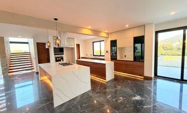 LUJOSA RESIDENCIA ESTILO MÉXICO CONTEMPORÁNEO EN RANCHO SAN JUAN, ZONA ESMERALDA, ATIZAPÁN , EDO. MEX.