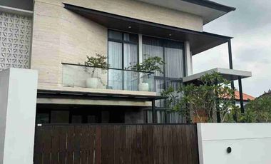 Dijual Rumah Semi Villa Peguyangan Denpasar Utara.