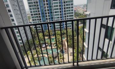 Very Nice 2BR Apt with Nice Pool View At Hampton Park Apt