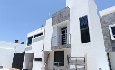VENTA DE CASA EN CONJUNTO DE 7 EN COLONIA EL SALVADOR
