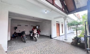 SEWA RUMAH LUAS DI UTAN JAYU KOMPLEK KEHAKIMAN Sewa Rumah  - Jakarta Timur