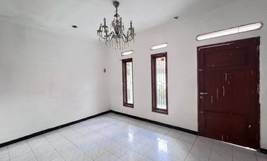 SEWA RUMAH LUAS DI UTAN JAYU KOMPLEK KEHAKIMAN Sewa Rumah  - Jakarta Timur