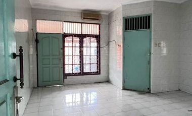 SEWA RUMAH LUAS DI UTAN JAYU KOMPLEK KEHAKIMAN Sewa Rumah  - Jakarta Timur