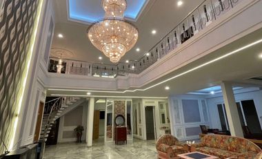 Jual Rumah Mewah Dengan American Classic Style Lokasi Di Kawasan Elite Gatot Subroto Tengah Denpasar Bali.