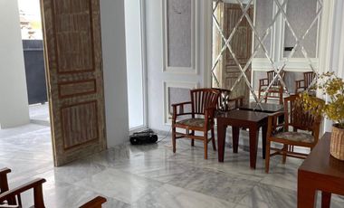 Jual Rumah Mewah Dengan American Classic Style Lokasi Di Kawasan Elite Gatot Subroto Tengah Denpasar Bali.