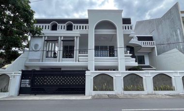 Jual Rumah Mewah Dengan American Classic Style Lokasi Di Kawasan Elite Gatot Subroto Tengah Denpasar Bali.