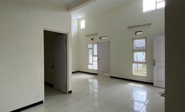 Rumah Dekan Bandara Juanda di Perum Grand Surya Sidoarjo