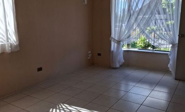 Arrendamos linda casa en Hacienda Santa María de Labranza