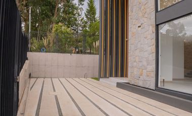 Casa de lujo en venta en Challuabamba con piscina, 3 habitaciones y vistas privilegiadas