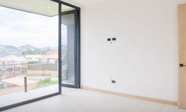 Casa de lujo en venta en Challuabamba con piscina, 3 habitaciones y vistas privilegiadas